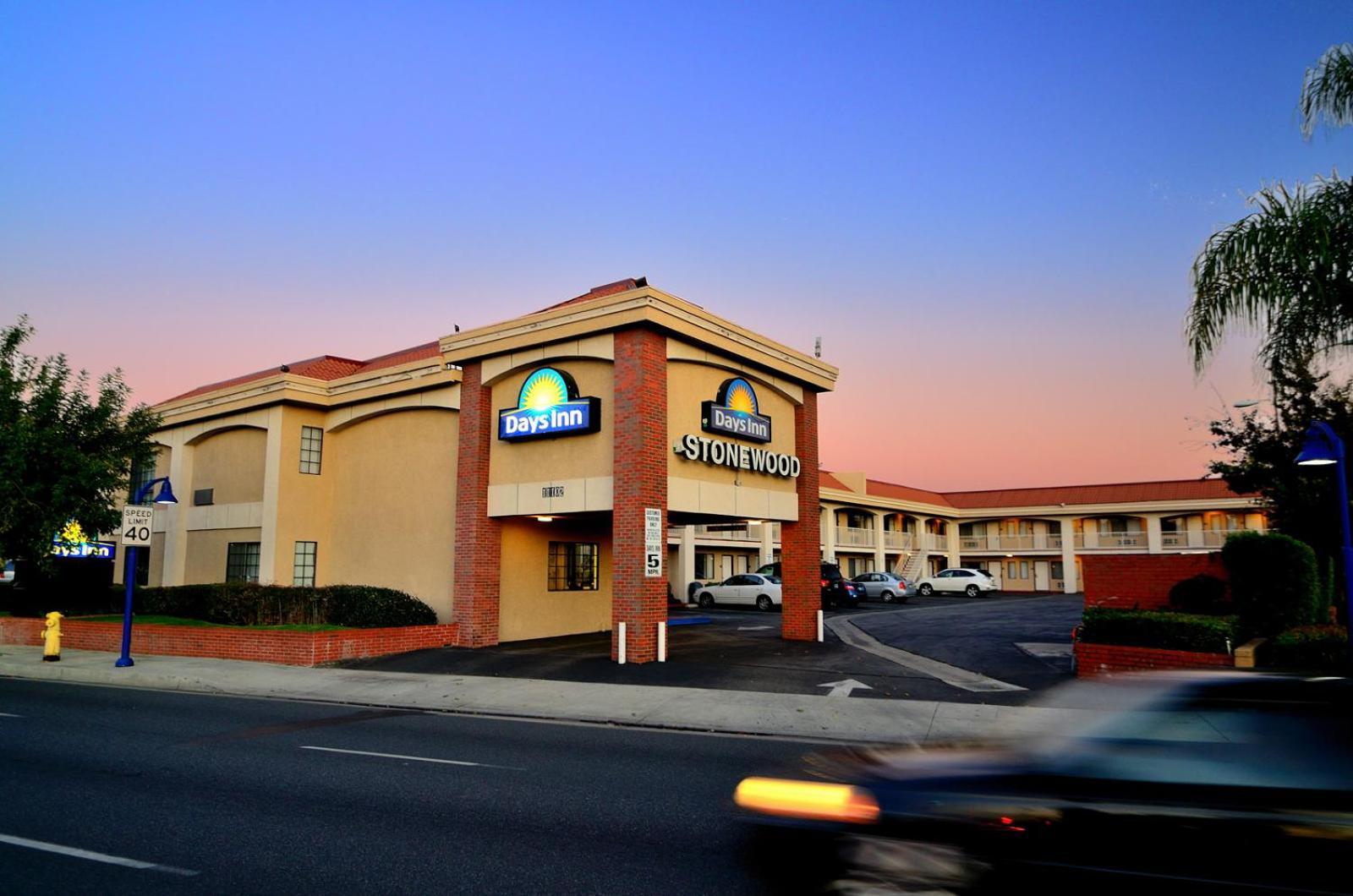 Days Inn By Wyndham Дауни Экстерьер фото